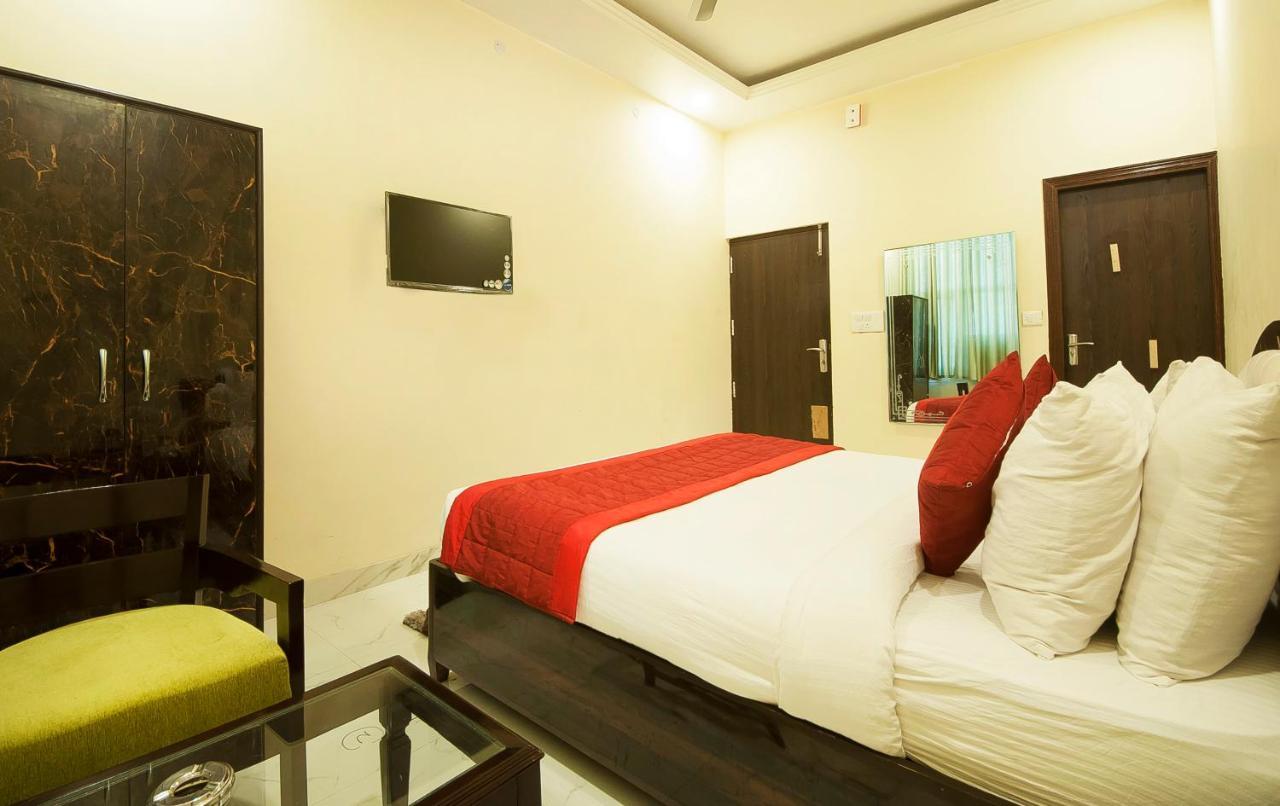 The Alpino Hotel Yeni Delhi Dış mekan fotoğraf
