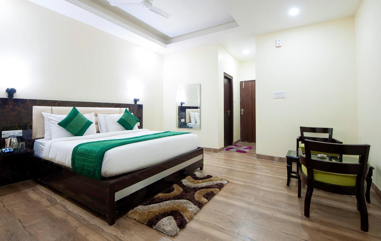The Alpino Hotel Yeni Delhi Dış mekan fotoğraf