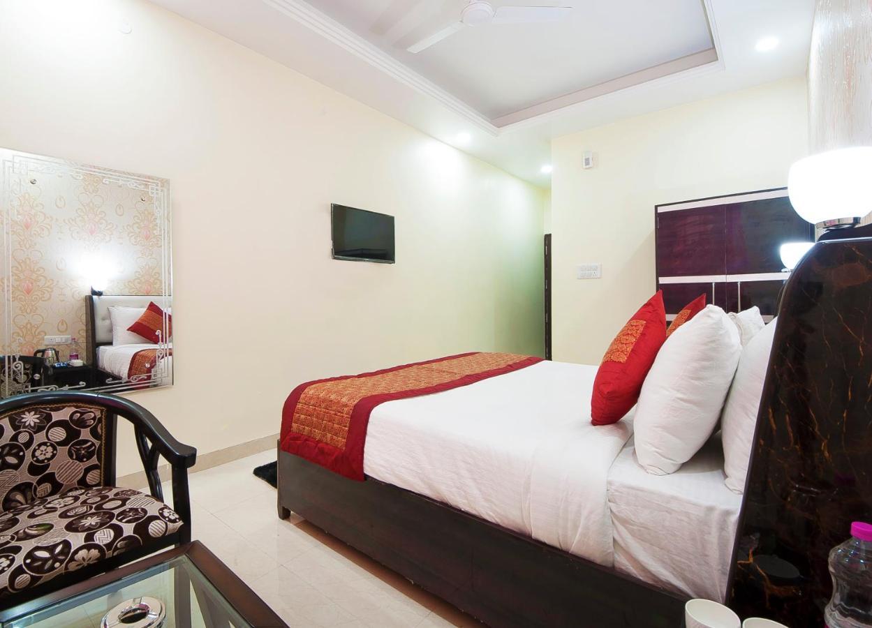 The Alpino Hotel Yeni Delhi Dış mekan fotoğraf