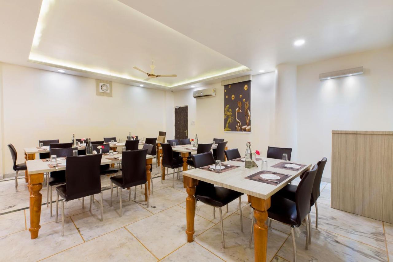 The Alpino Hotel Yeni Delhi Dış mekan fotoğraf